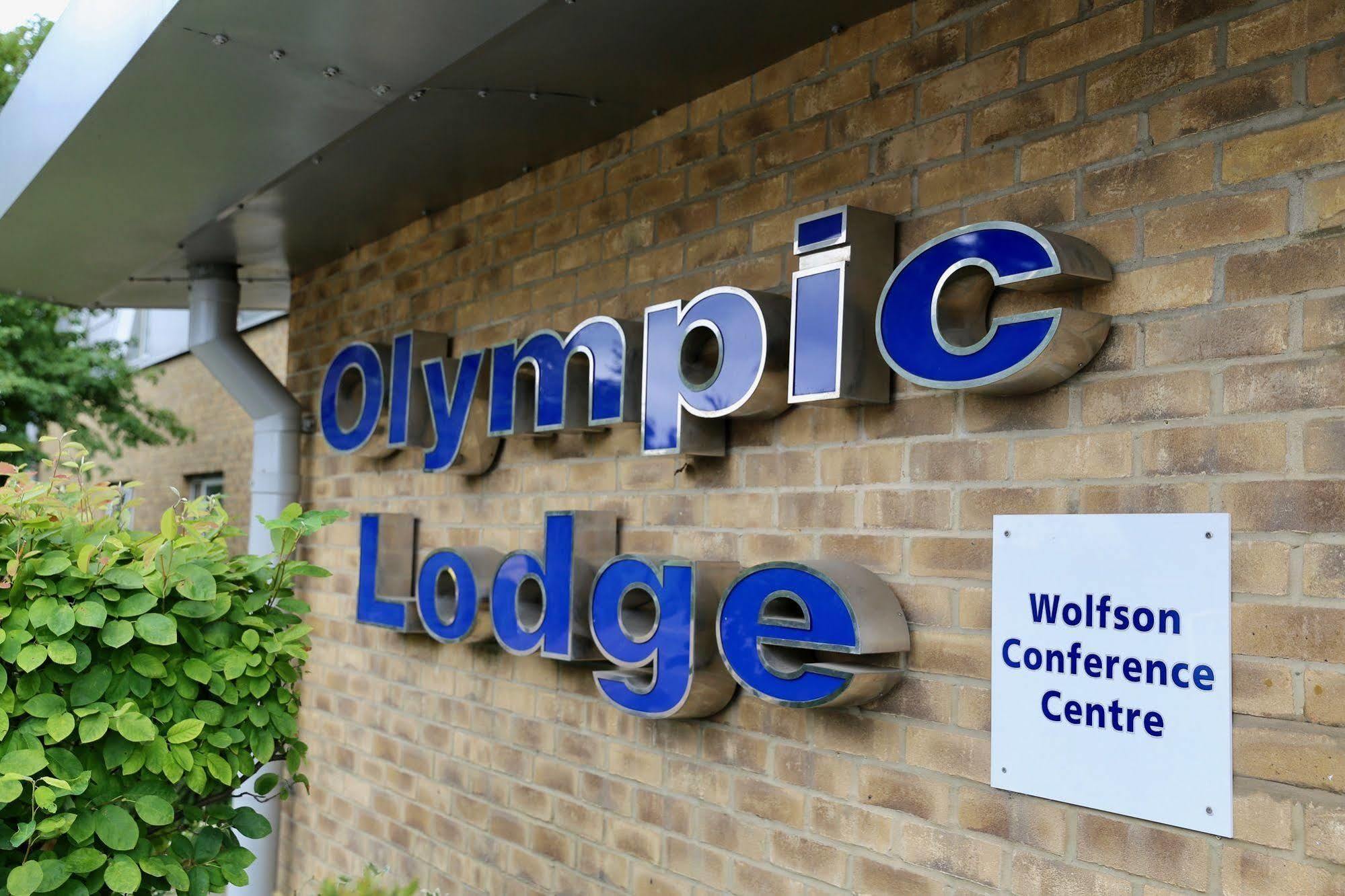 The Olympic Lodge Ейлзбері Екстер'єр фото